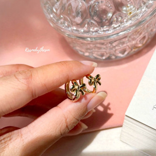 Kissmebythesun - Linda earrings | ต่างหูห่วงรุปทรงโบว์ สแตนเลสชุบทอง 14k