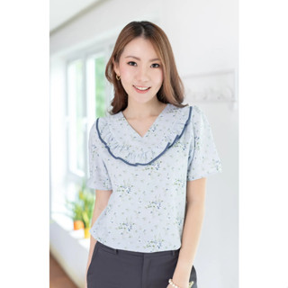 Narinari : NT2439 Ruffle V-Collar Floral Blouse – Light Blue