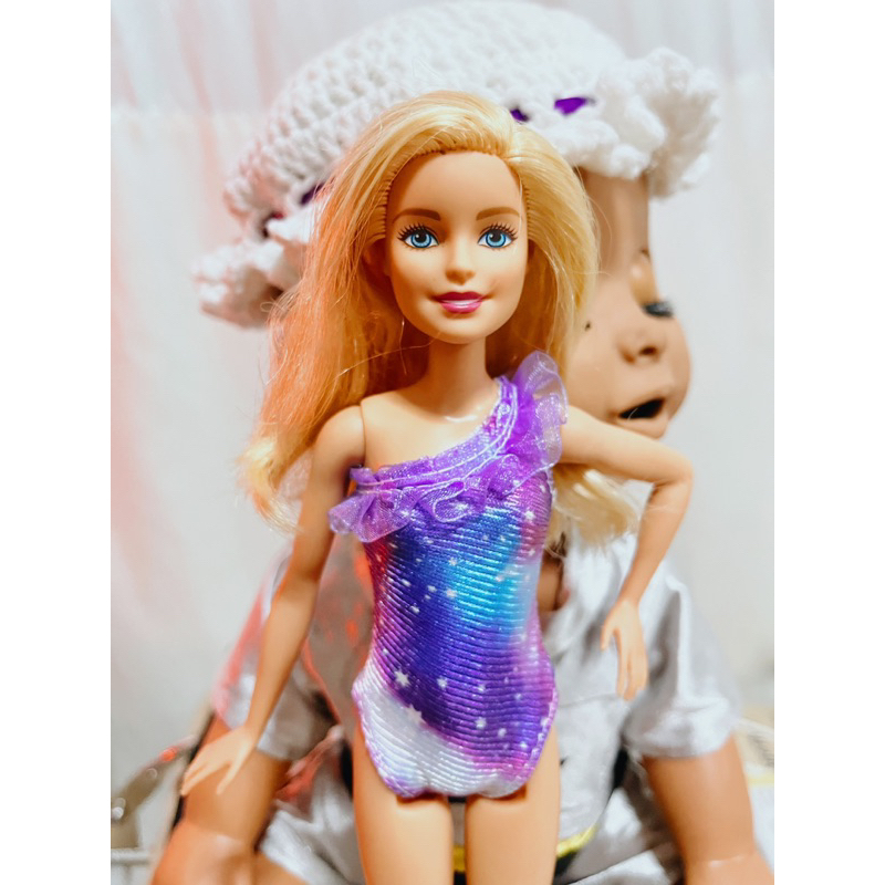 ตุ๊กตาบาร์บี้ Barbie Fashionista ปั๊มลิขสิทธิ์ Mattel ที่ศอกและนิ้วมีรอยถลอกนิด ขายราคาน่ารักพร้อมชุ