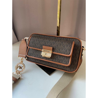 MICHAEL KORS BRADSHAW MEDIUM LOGO CAMERA BAG