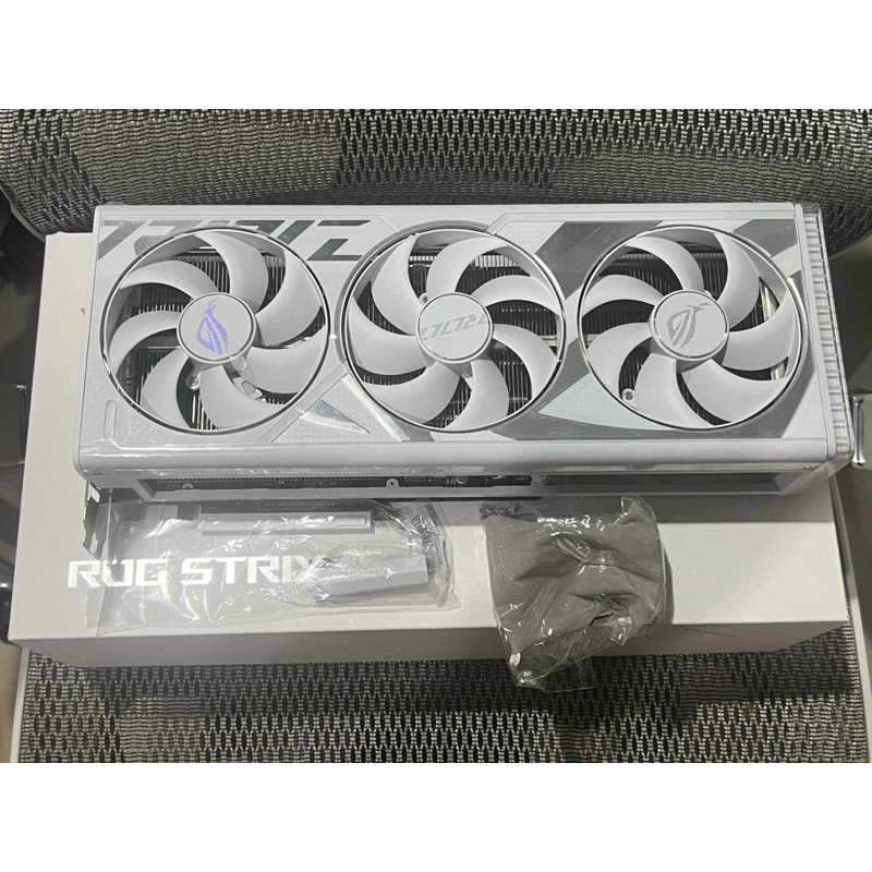 การ์ดจอ Asus ROG RTX 4090 White