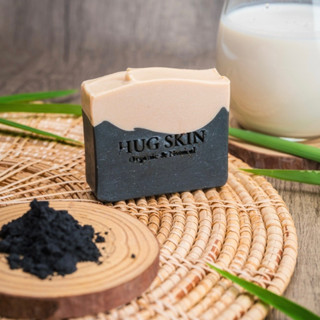 สบู่นมแพะชาร์โคล Hug Skin Goat Milk &amp; Charcoal Soap ผิวนุ่ม ลดความมัน ผิวไม่แห้งตึง ขนาด 100g.