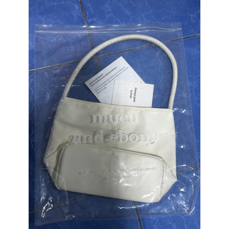 กระเป๋าสะพายไหล่ mucu and ebony