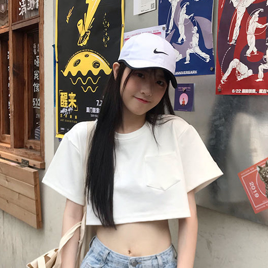 เสื้อครอปโอเวอร์ไซซ์ เอวลอย คอกลมแขนสั้น น่ารักๆ