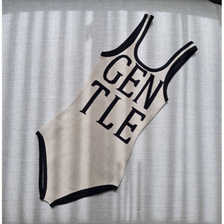 GENTLE W BODYSUIT🤎 พร้อมส่งบอดี้สูท ทอลายตัวอักษร ผ้ายืดหยุ่นได้เยอะ