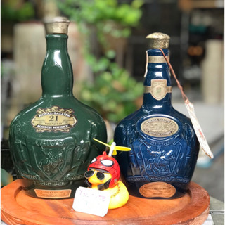 ขวดเหล้าเปล่า CHIVAS  ROYAL SALUTE 21 Years Old เนื้อเซรามิคสีกรมท่า ขนาด 700cl /สีเขียว ขนาด 1 LITRE สวยสมบูรณ์