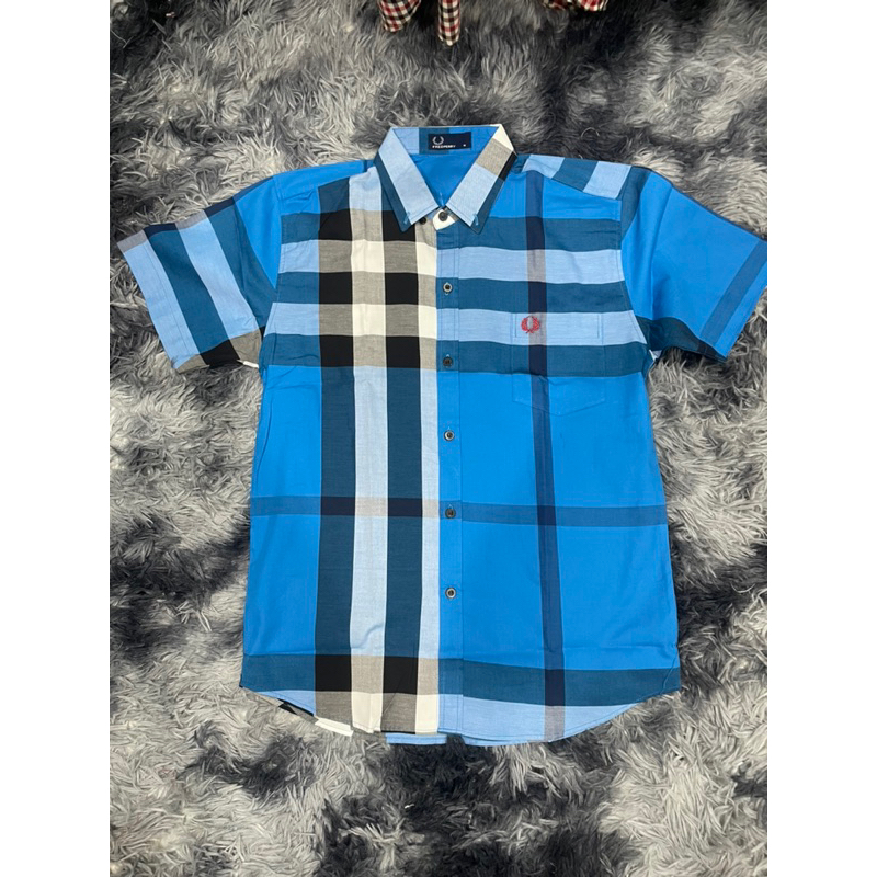 Fredperryเอาจริงๆสีนี้เวลาใส่สวยนะคะดใสเสื้อเชิ้ตแขนสั้นผู้ชายกระเป๋าปักรวงข้าวสีใหม่🍭