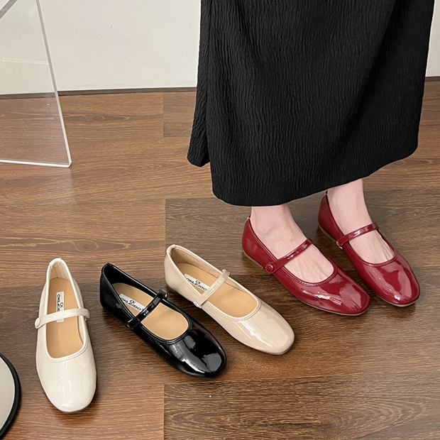 (พร้อมส่ง แดง37/39) รองเท้า รุ่น Pan Shoes มี 4 สี | PENN STUDIO