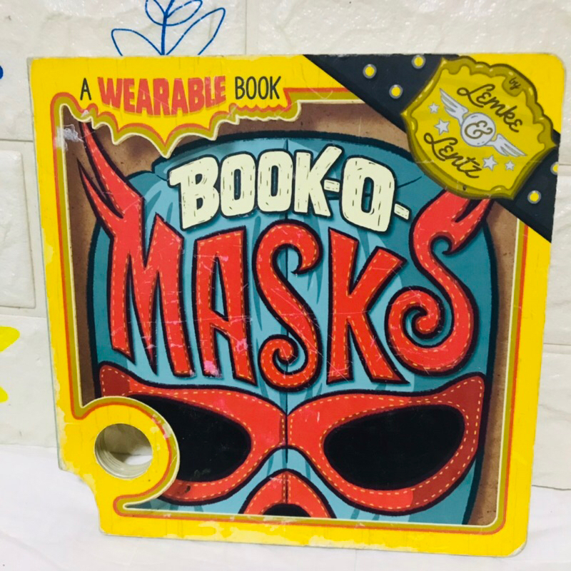 BOOK -O-MASKS  A Wearable Book (board book )ปกแข็งมือสอง-bc1/2