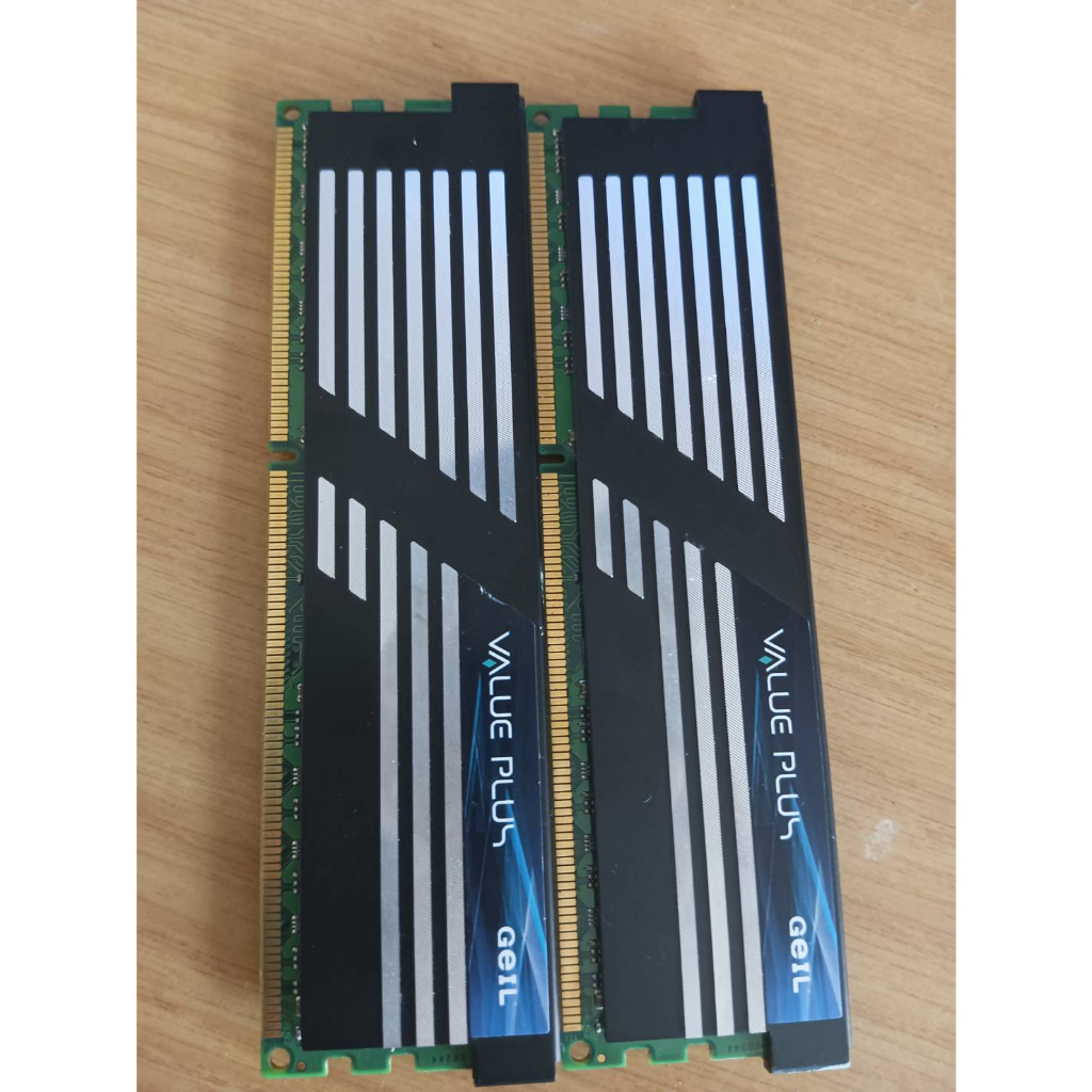 GEIL RAM DDR3 2x2GB 1333Mhz มือสอง สภาพดี ใช้งานได้ดี คอมตั้งโต๊ะ