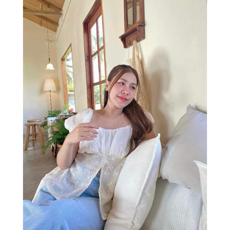 เสื้อขาวลูกไม้Aceyเปิดไหล่