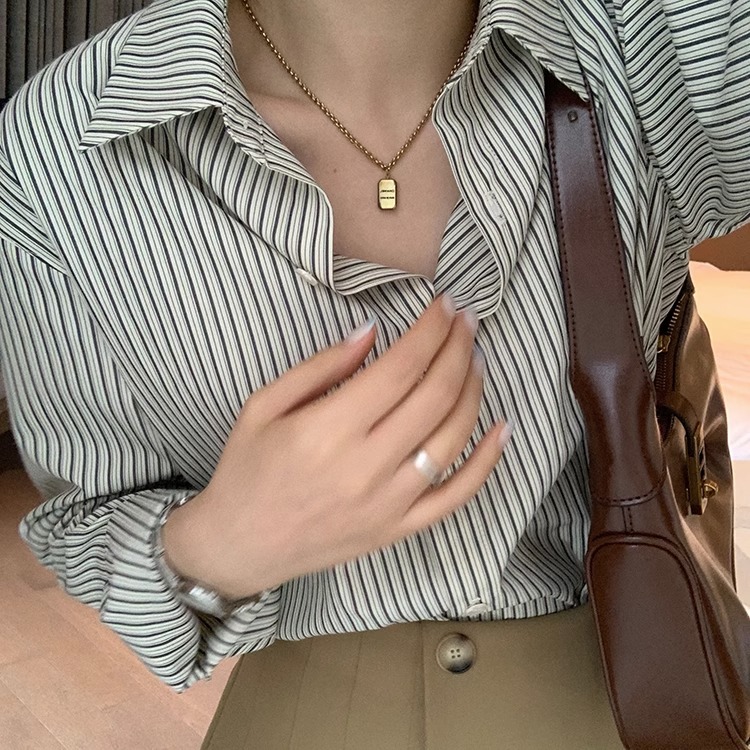 ล้างสต็อก COD😁SMDB2878😁เสื้อเชิ้ตทํางานแขนยาวคอปกผู้หญิงขนาดใหญ่ เสื้อเรียบๆแต่สวยใส่ชิวๆสไตล์มืออาชีพย้อนยุคเกาหลี