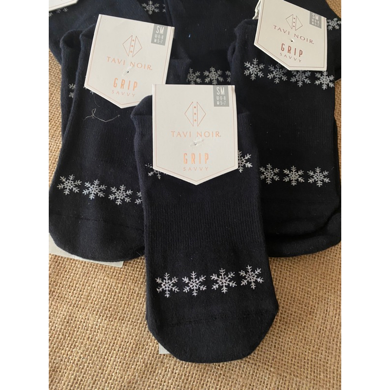tavi noir savvy grip sock sizeSM