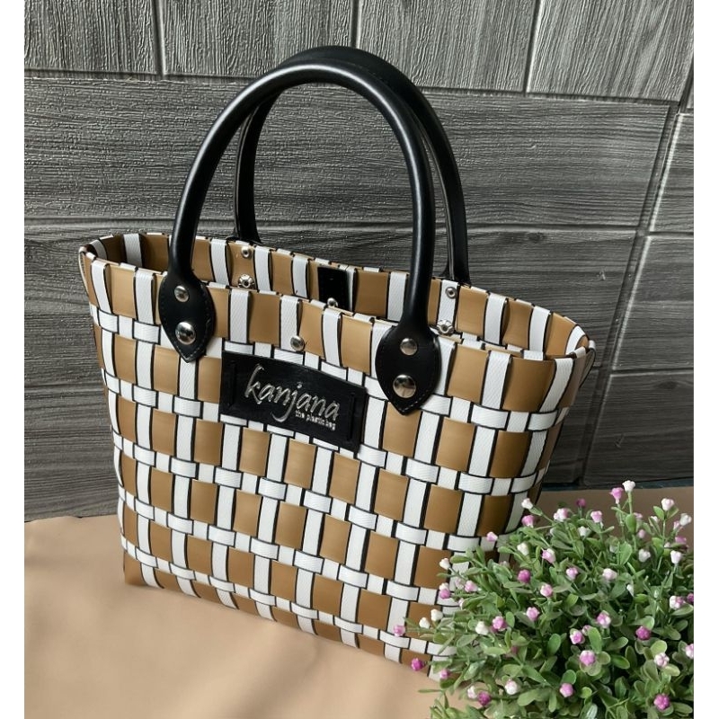 มาใหม่!! Kanjanaกระเป๋าถือ กระเป๋าสานเส้นพลาสติกรักโลก สีใหม่ขนาดกระทัดรัด