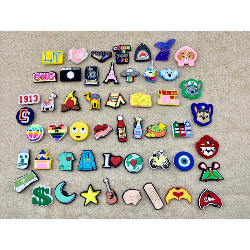 JBCS ตัวติดรองเท้ามีรู อินชอป   shoe Charm “inshop” เบสิคแบบที่คุ้นเคยกับรองเท้าคู่โปรด