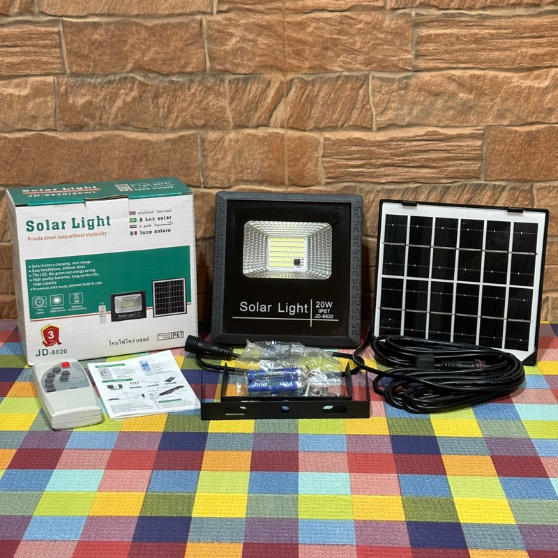 โคมไฟสปอร์ตไลท์โซล่าเซลล์ JD-8820 ขนาด20W