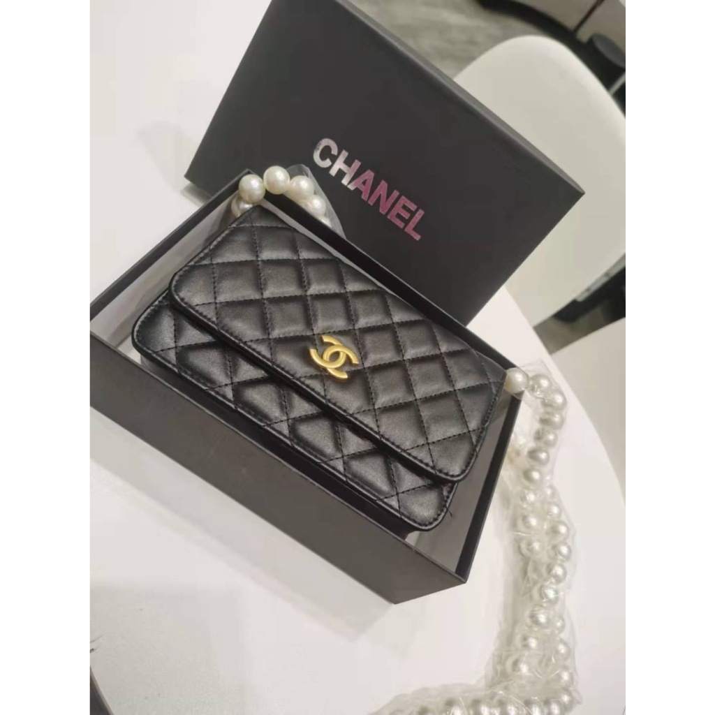 กระเป๋า Chanel WOC  ขนาด 8 นิ้ว สายไข่มุข (สินค้าพร้อมส่งในไทย)