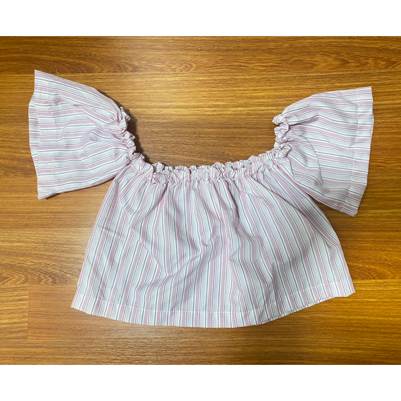 เสื้อ sunny top จากร้าน midnight.lullabyy