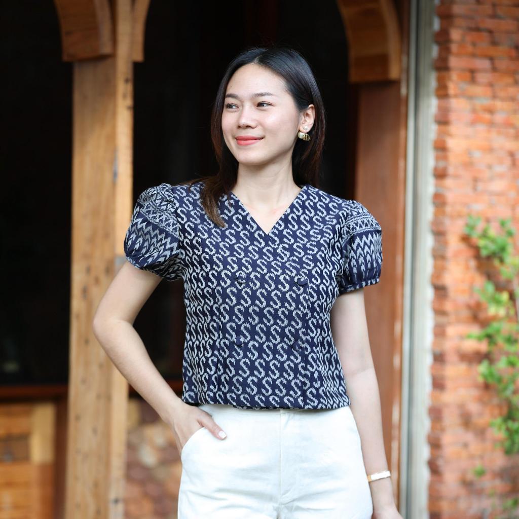 เสื้อป้ายหน้ากระดุม 4 เม็ด อัดกาวลายขอ