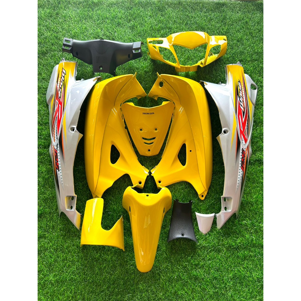 แถมน็อตทั้งชุด  ชุดสีเวฟ125R 125S เเฟริ่งเวฟ125s เฟรมเวฟ125s 125r เฟรมwave ชุดสีwave สี เหลืองท้ายบร