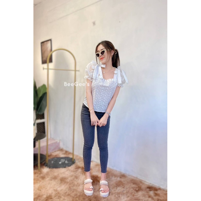 เสื้อผ้าทีซีแต่งฉลุข้างหน้าแต่งทรงผูกไหล่แขนตุ๊กตาปอมสั้น - รูปที่ 2