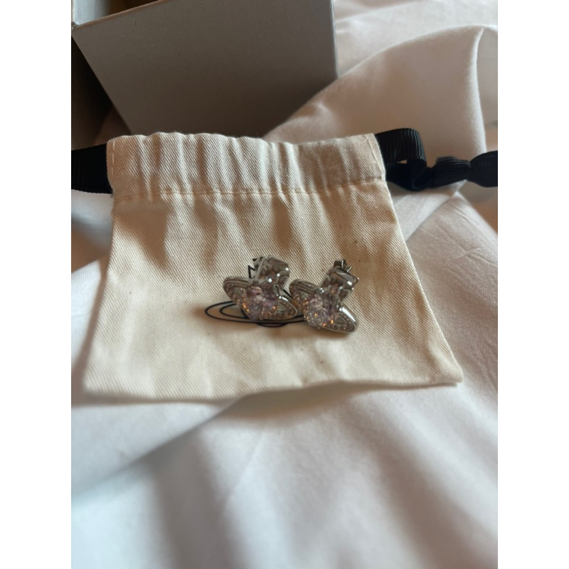 ส่งต่อ ต่างหู vivienne westwood ออกจาก shop รุ่น ARIELLA PLATINUMWHITE CRYSTAL
