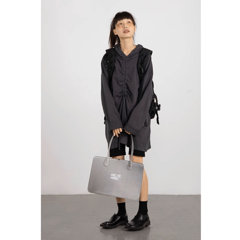 CryingCenter กระเป๋าสะพายข้าง/สะพายไหล่ Silver Square Bag