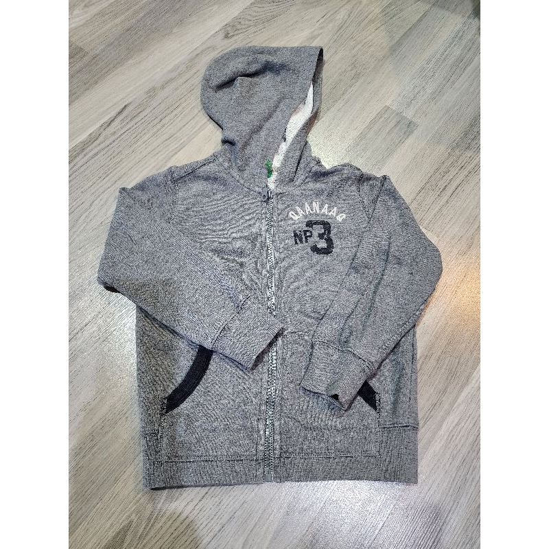 เสื้อแจ็คเก็ตเด็กผู้ชาย มีฮู๊ด ของ Benetton ใส่ได้เรื่อยๆ ค่ะ size 4-6Yr#เสื้อกันหนาวเด็ก