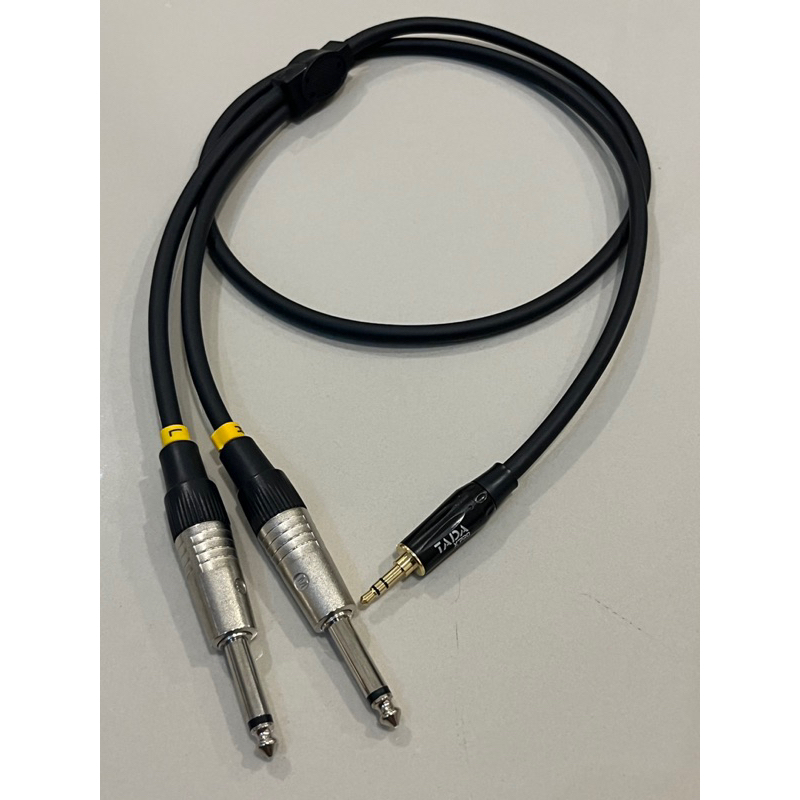 สายaux3.5-แจ๊คTRโมโนL/RทำจากสายชีลสเตอริโอของDynacomหล่อพลาสติกช่วงYจากโรงงานหัว3.5ของTADAหัวTRโมโนของmitsumi