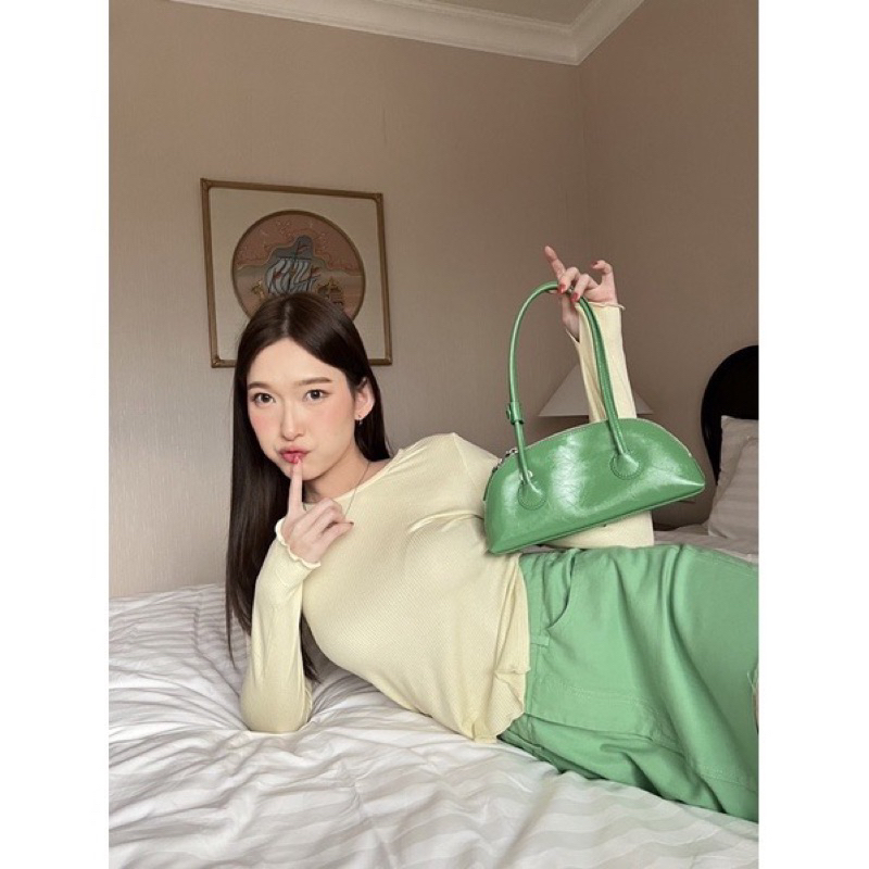 ส่งต่อ! Cintage.official เสื้อแขนยาวผ่าข้าง สีเหลือง