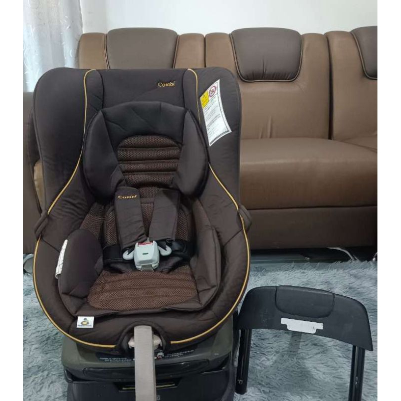 คาร์ซีทCombi  Luxtia. Turn white. Lable.