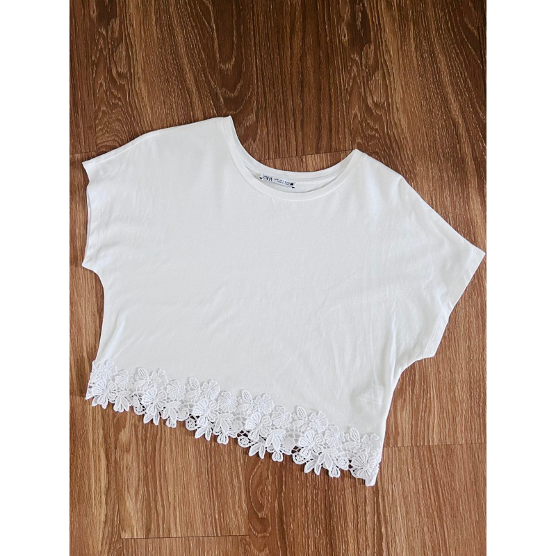 เสื้อ Zara crop ชายเสื้อลูกไม้