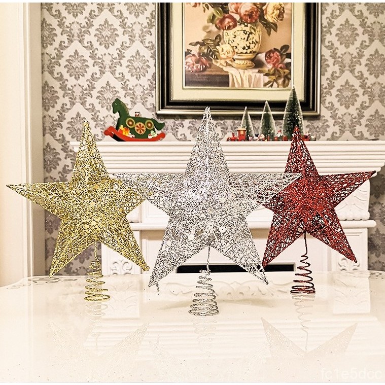 คริสต์มาส ดาวประดับยอดต้นคริสต์มาส Stars decorate the top of the Christmas tree. Stars decorate the top of the Christmas
