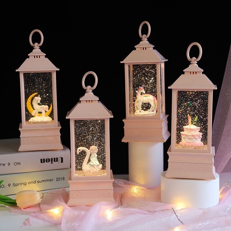 กล่องดนตรีของขวัญปีใหม่ คริสต์มาส รูปปั้นการ์ตูน กลิตเตอร์มีไฟ✨️