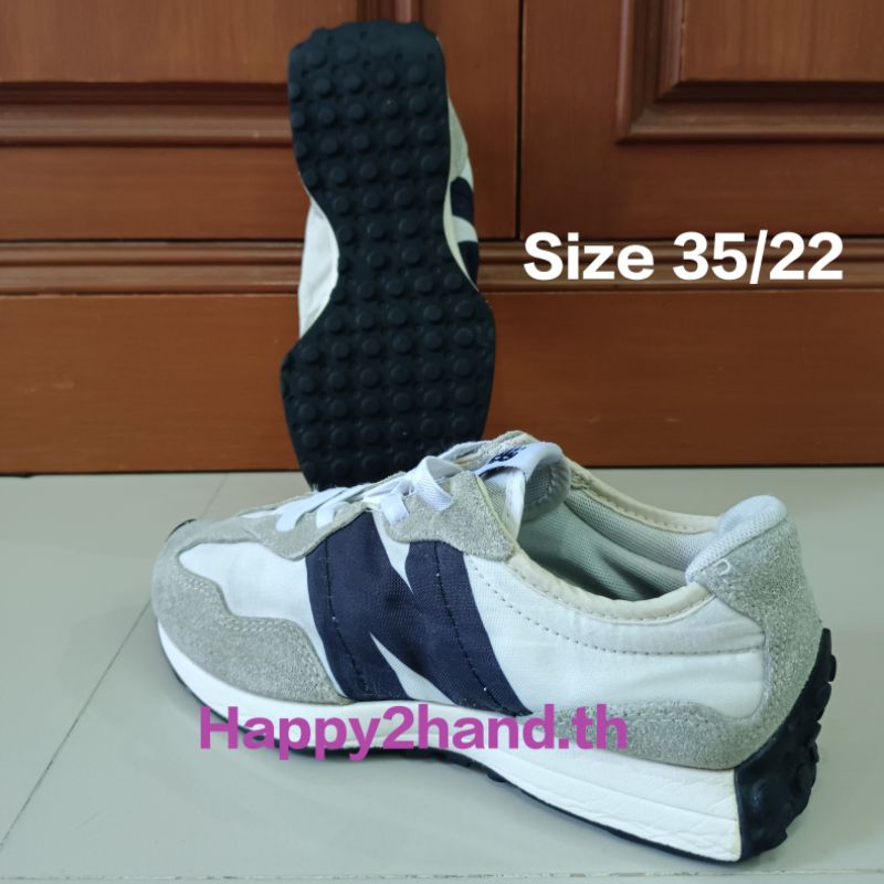 New Balance 327 Sizeป้าย 35/22 cm. รองเท้ามือสอง พื้นนิ่ม เบา ซอฟในเดิม พื้นเต็ม *ส้นด้านในขาด