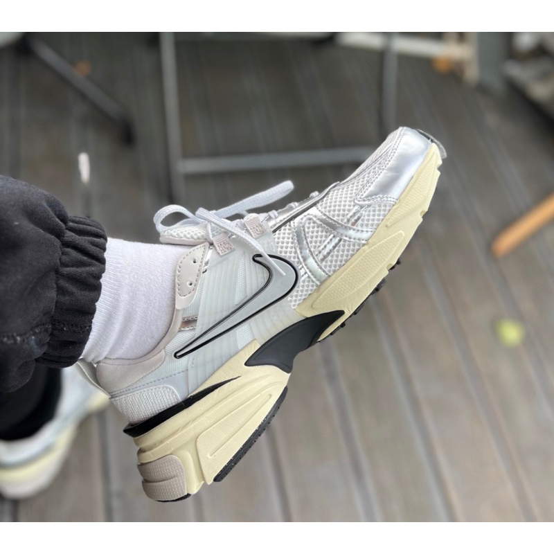 Pre-order Nike v2k run สุดฮิต พรีจากเกาหลี