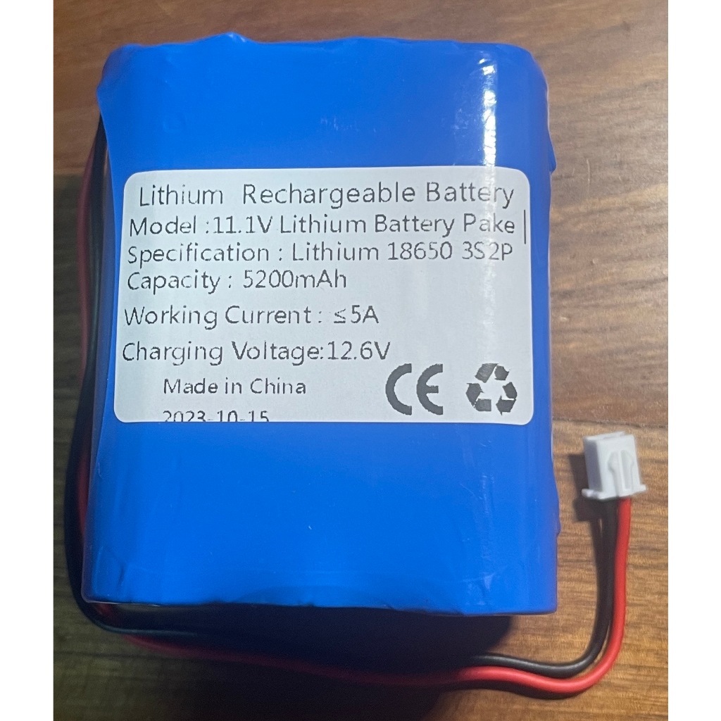 แบตเตอรี่ลิเธียม 12 V 5.2A  BMS 5 A  ใช้กับ พัดลม และ ไฟส่องสว่าง ขนาด 7x5.5x3.8 cm