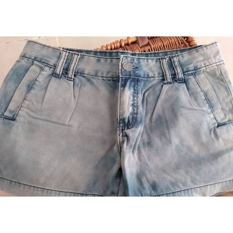 กางเกงยีนส์ขาสั้น สีฟอก YR.GIRL YIREN JEANS  สินค้ามือสอง