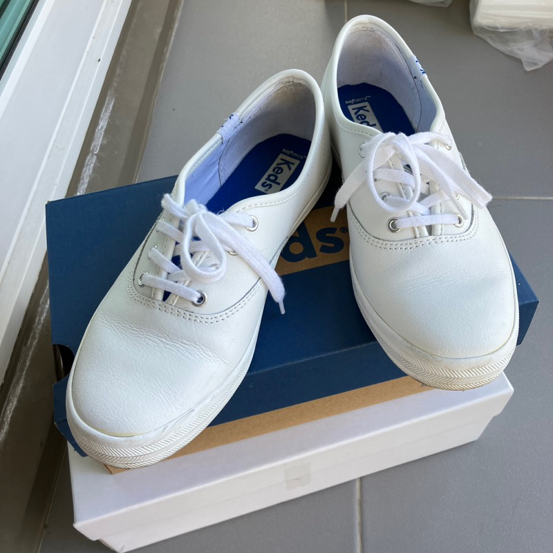 ส่งต่อ รองเท้า Ked หนัง รุ่น champion เบอร์ 36