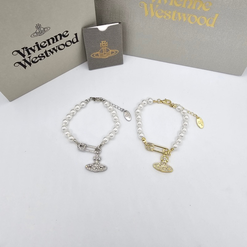 VIVIENNE WESTWOOD LUCRECE PEARL BRACELET กำไลข้อมือไข่มุก โลโก้ดาวเสาร์ ล้อมเพชร ภาพถ่ายงานจริง