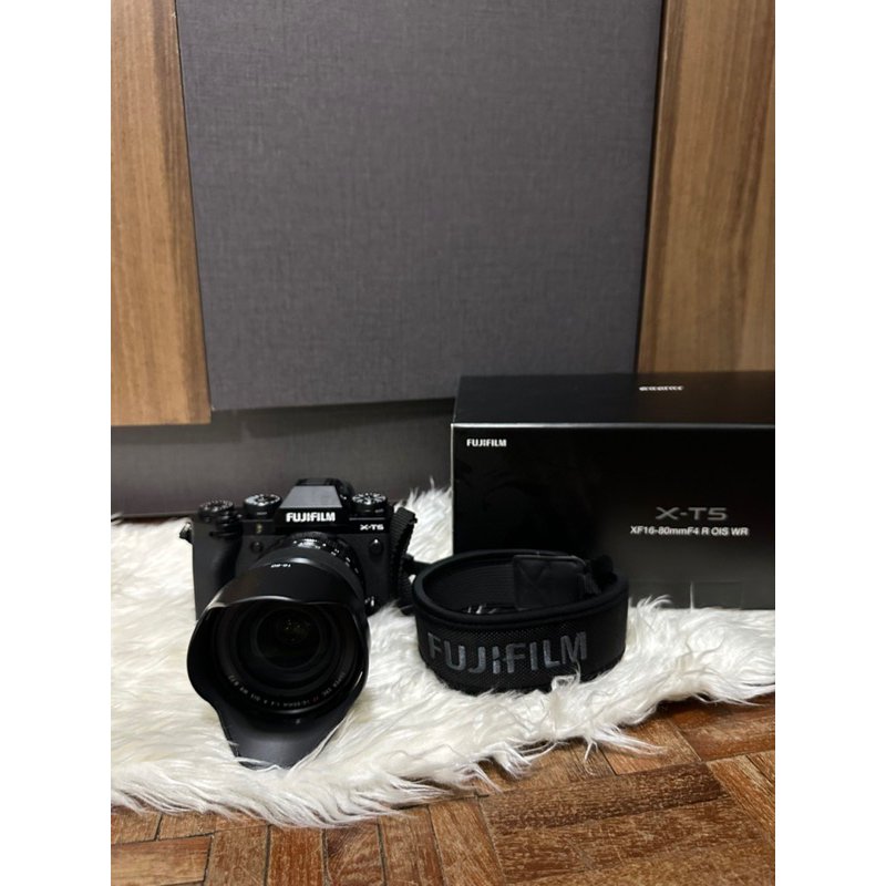 fuji xt5 มือสองสภาพสวย ไม่มีตำหนิหนัก ซื้อจากzoom camera มีกระเป๋ากล้องให้ค่ะ