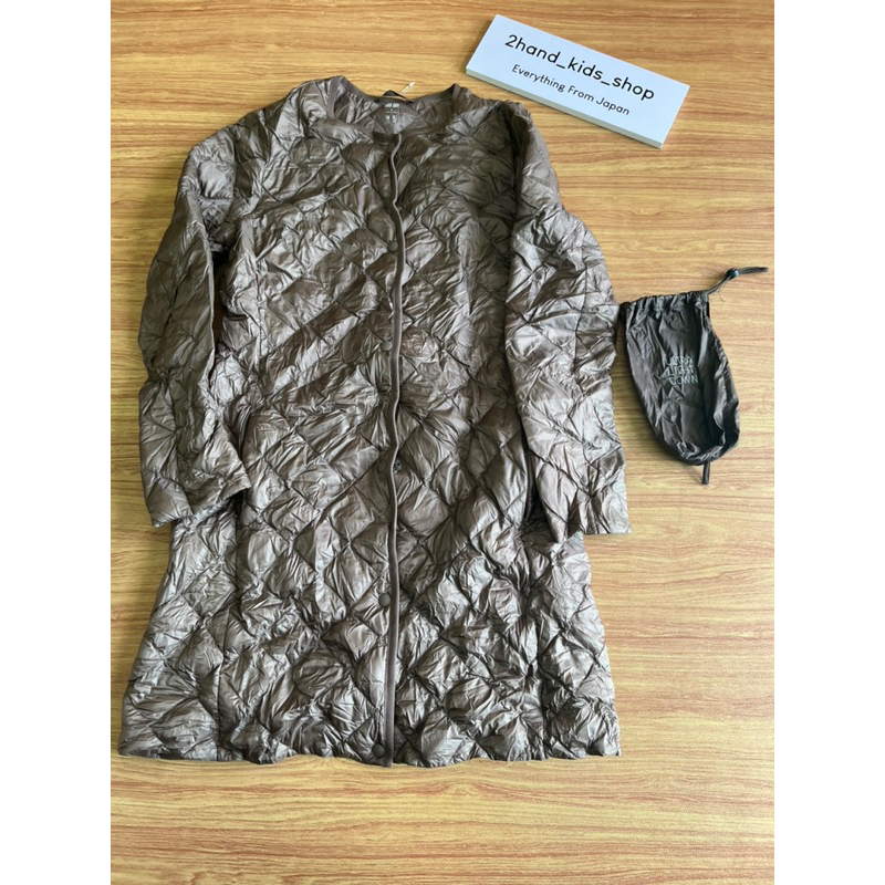 มือสองญี่ปุ่น•เสื้อคลุมกันหนาวตัวยาว Uniqlo Ultra Light Down สีน้ำตาล Sz. M อกกว้าง 36” มีถุงมาด้วยค
