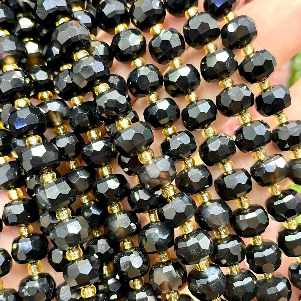 นิล (Onyx)  8x6 mm ทรงล้อรถเหลี่ยม  หินธรรมชาติ เส้นยาว