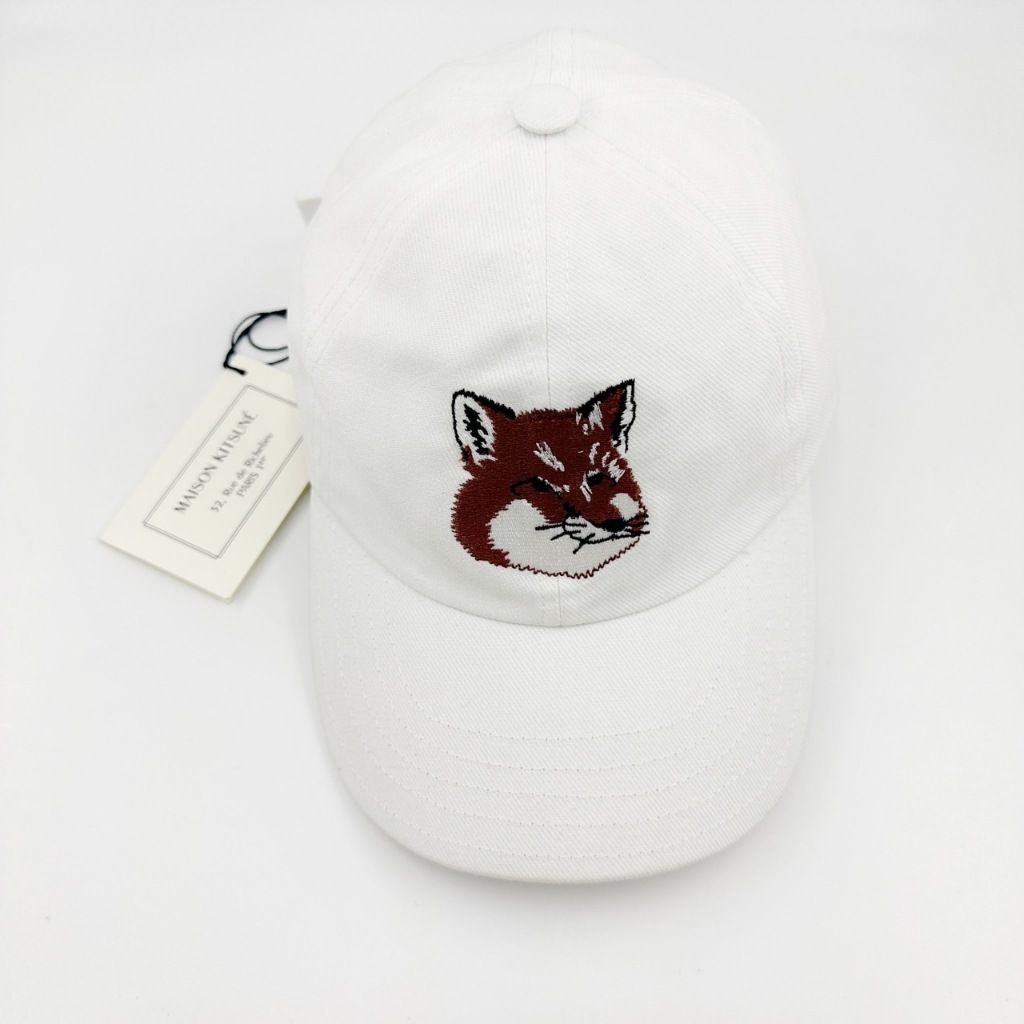 Maison Kitsune เมซง fox cap white หมวก หมาป่า แก๊ป มีปีก กันแดด ของแท้ สีขาว ไปเที่ยว