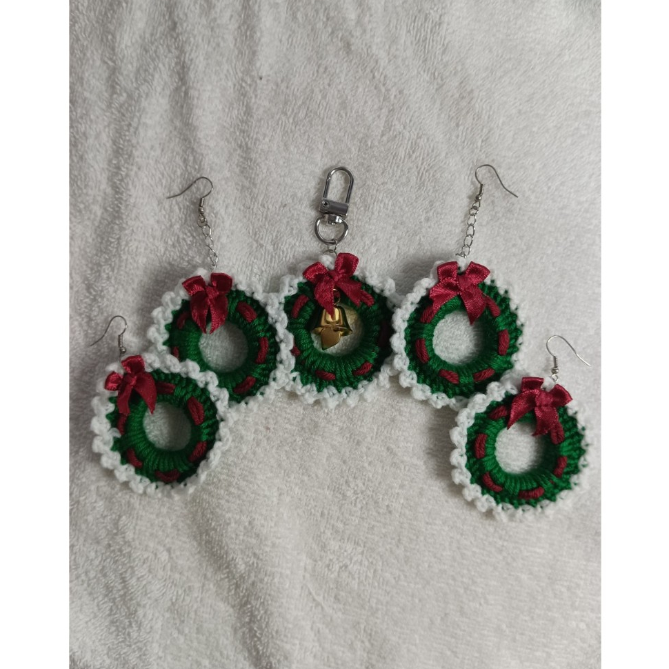 [พร้อมส่ง] Christmas wreath keychain and Christmas wreath earring พวงกุญแจและต่างหูพวงหรีดคริสมาส