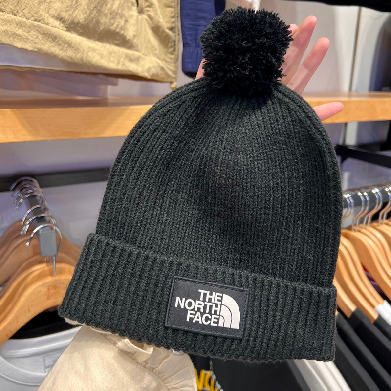 แท้💯ป้ายห้อย THE NORTH FACE หมวกบีนนี่ไหมพรมปอมปอมสีดำ รุ่น TNF LOGO BOX POM