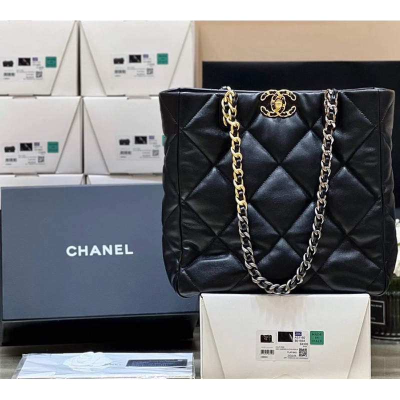 Chanel 19 Shopping Bag Lambskin (Ori)VIP  📌หนังอิตาลีนำเข้างานเทียบแท้ 📌size 30x37x10 cm. 📌สินค้าจริงตามรูป หนังแท้