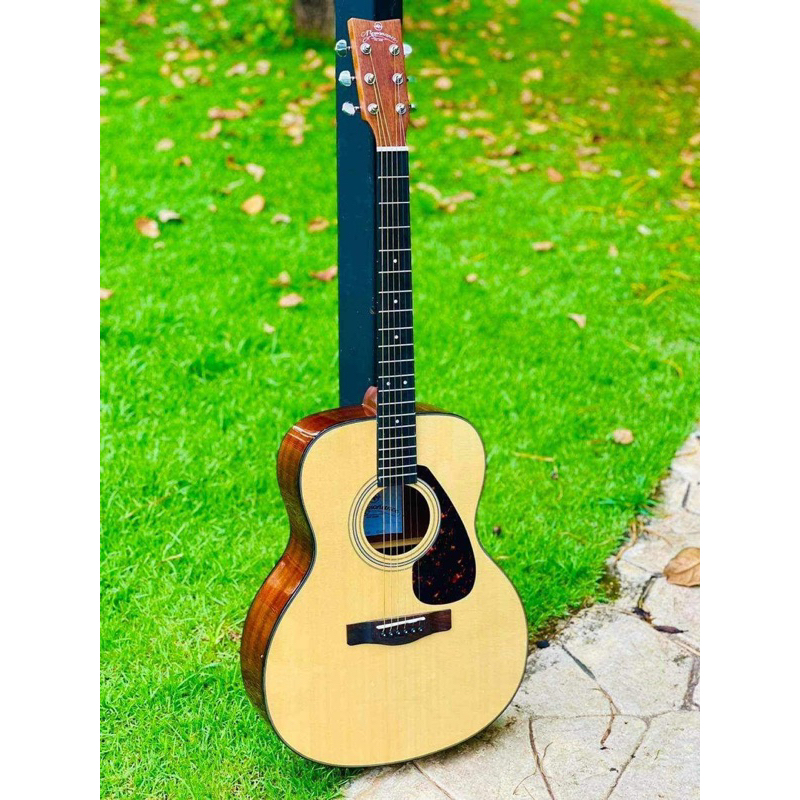 กีต้าร์โปร่ง Resonance ทรง OM รุ่น R31 om งานเคลือบเงา กรอส เงามากค่ะเสียงพุ่งมากค่ะ สำหรับรุ่นนี้ไม