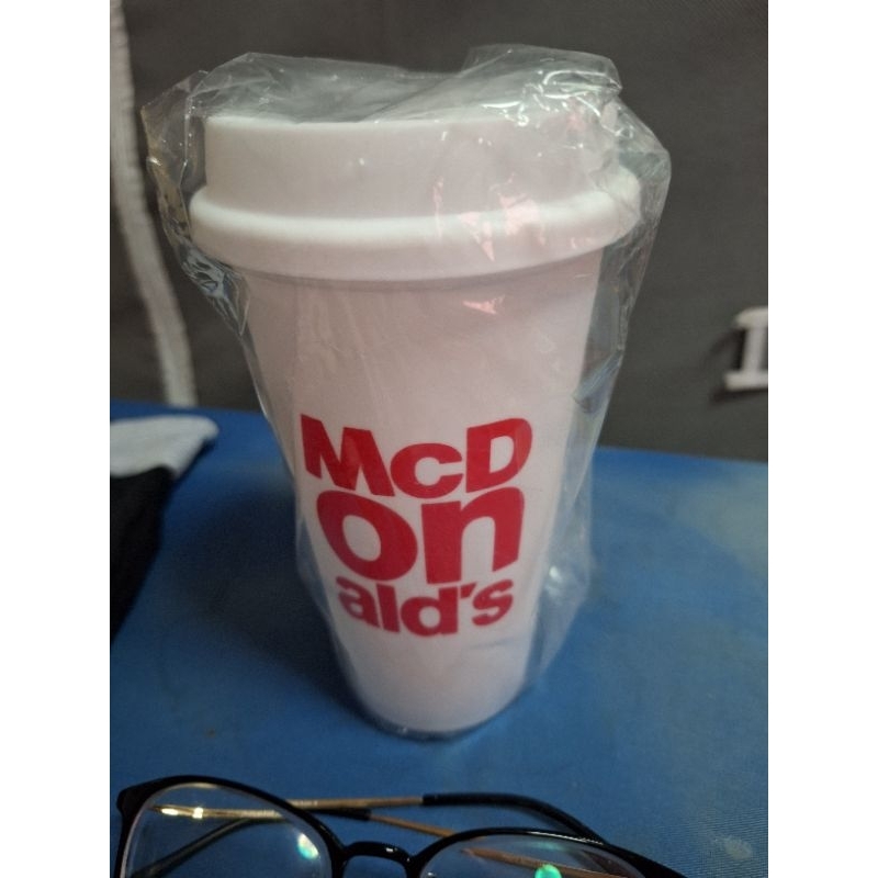 แก้วน้ำสีขาว McDonald's x Coca-Cola (สินค้าแถม)