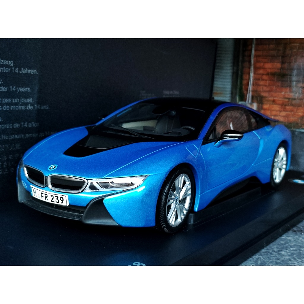 โมเดลรถi8 1/18 โมเดลรถBMWi8 โมเดลรถ BMW i8  1:18 paragon ราคา OK